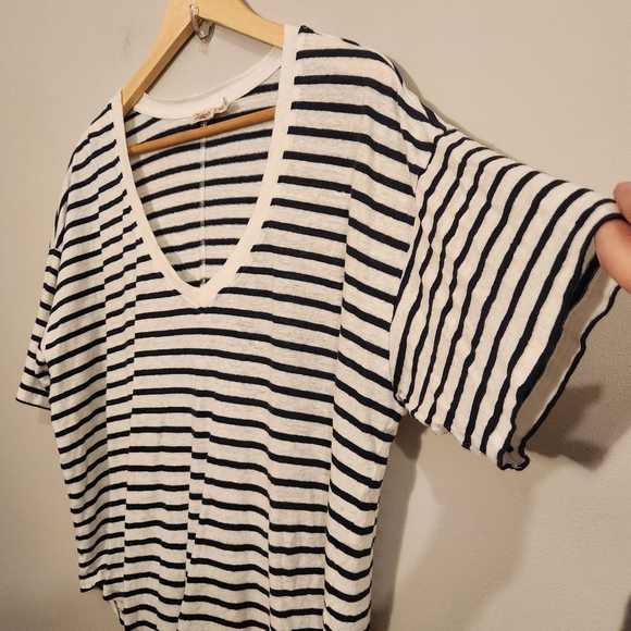 Faherty Oceanside Linen V-Neck T-Shirt – 100% Linen, Short Sleeve, Navy Stripe, - Picture 6 of 8